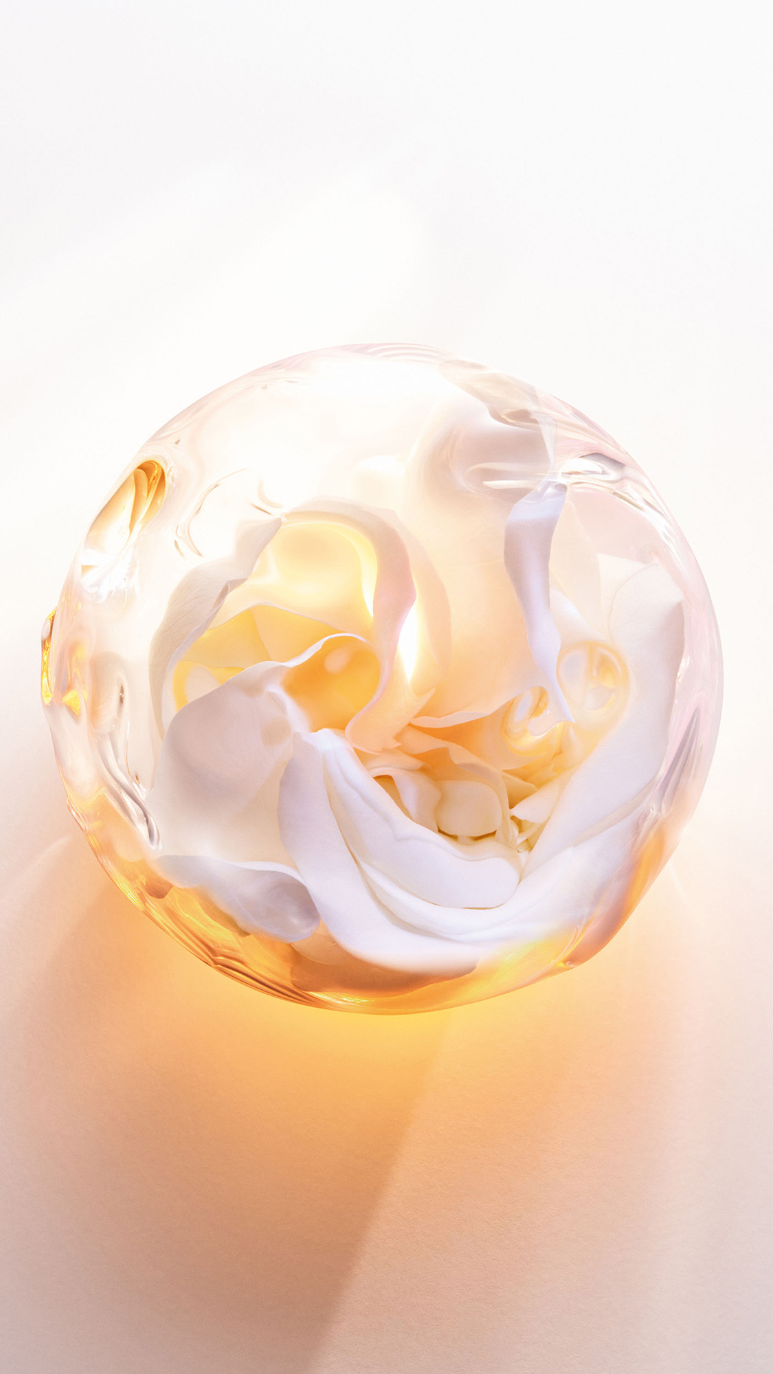 Descubra Dior Prestige Le Protecteur UV Jeunesse et Lumière | DIOR