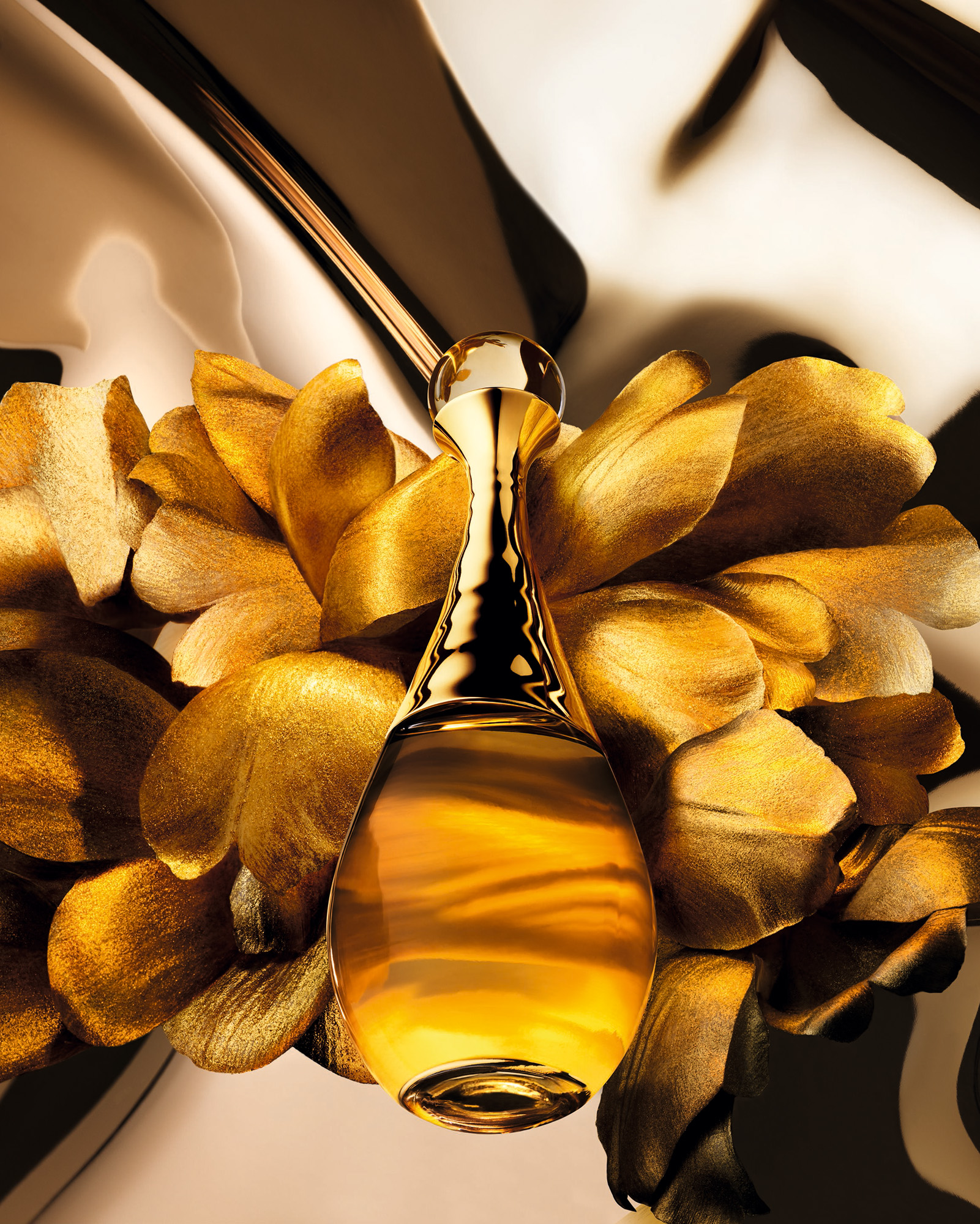 Dior j'adore l'Or エッセンス・ド・パルファン Dior j'adore l'Or エッセンス・ド・パルファン J'adore L'Or